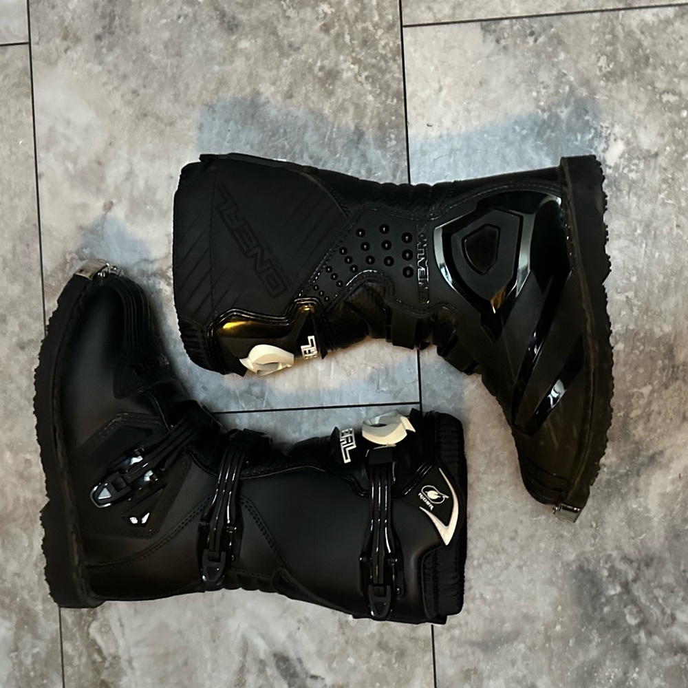O’Neill, youth dirtbike boots, boy, girl, universal, excellent condition, size 4